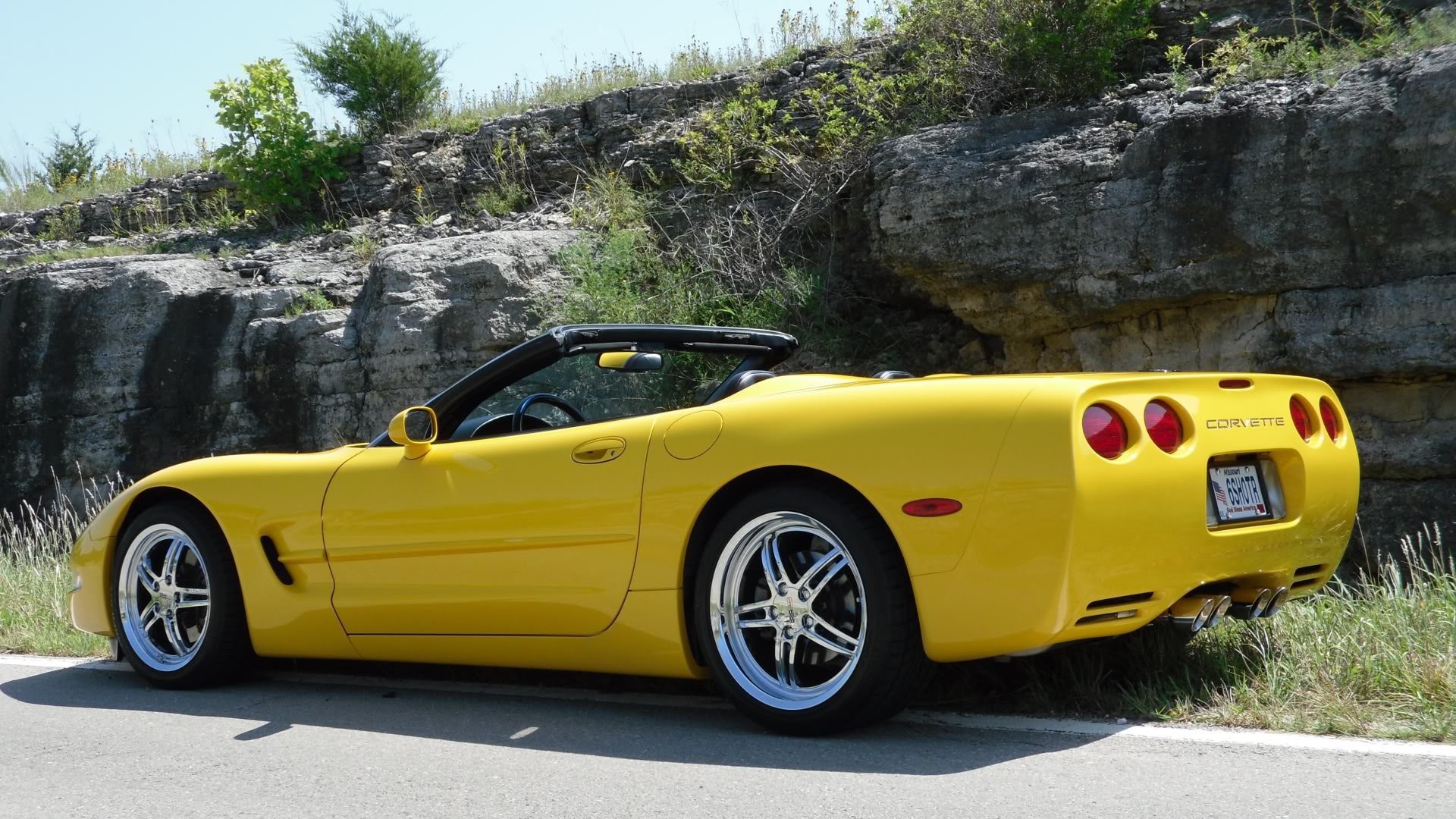 Click to Enlarge-Esc to Close Corvette Generations/C5/C5 Yelow 1999 Left 2.jpg